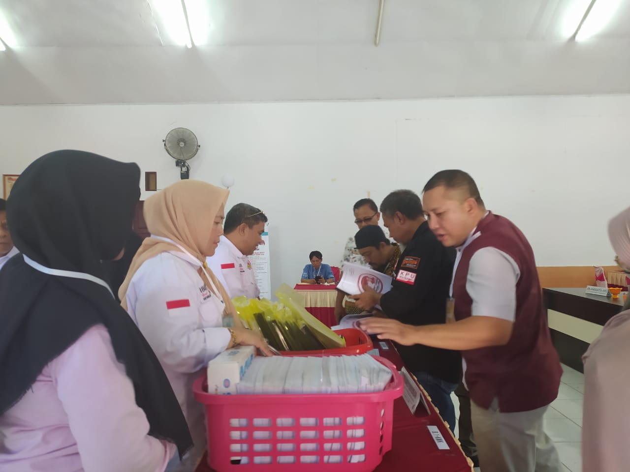 Bawaslu pohuwato awasi proses pemasukan dokumen syarat dukungan minimal bagi bakal pasangan calon kepala daerah