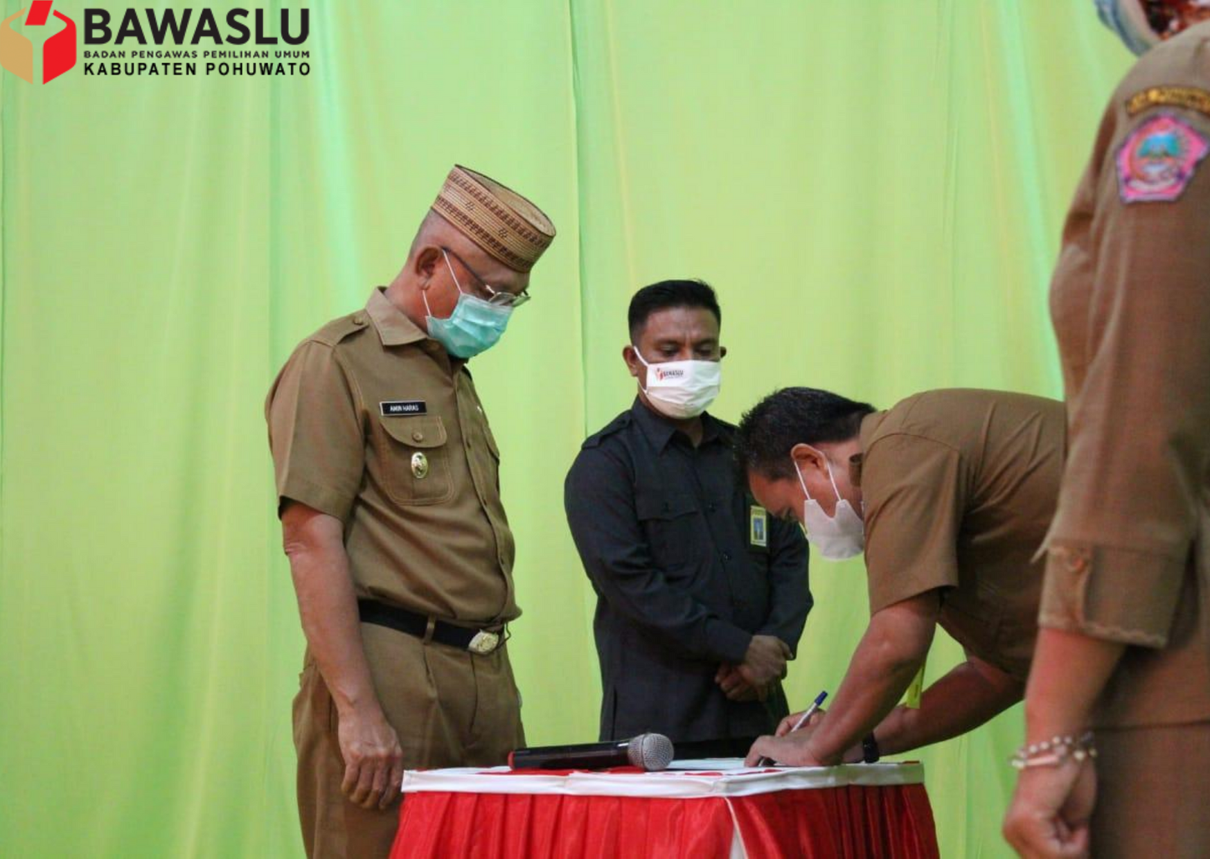 KETUA BAWASLU POHUWATO HADIRI DEKRALARASI NETRALITAS ASN DILINGKUNGAN PEMERINTAH KABUPATEN POHUWATO