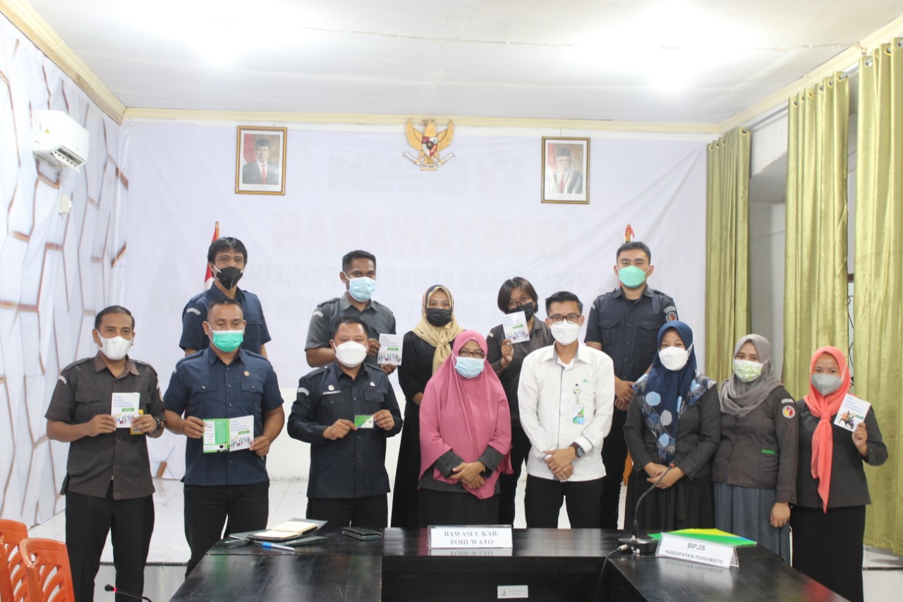 LINDUNGI PEGAWAI : BAWASLU Pohuwato Gaet BPJS Ketenagakerjaan