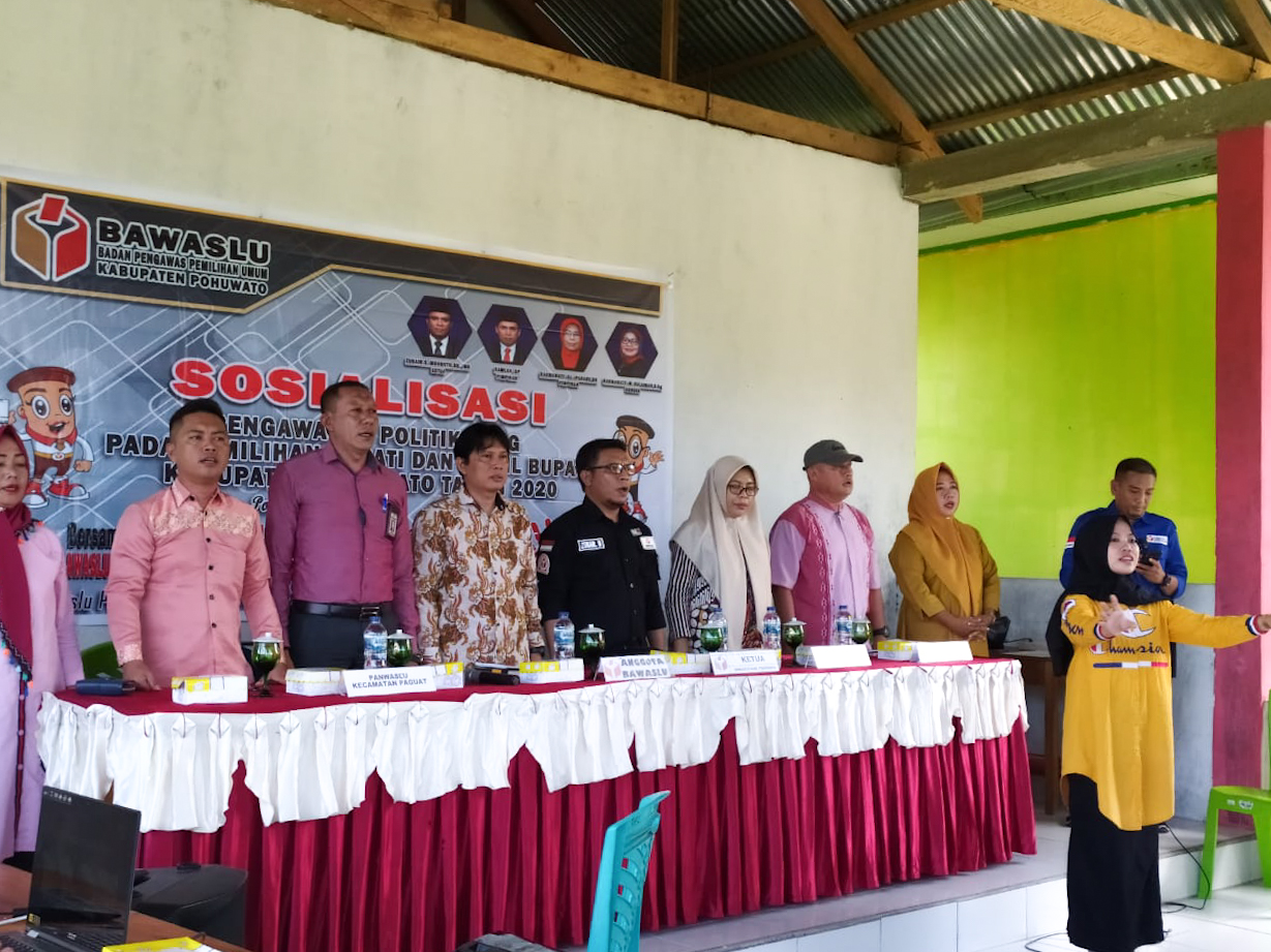 Sosialisasi pengawasan politik uang di desa buhu Jaya kecamatan paguat