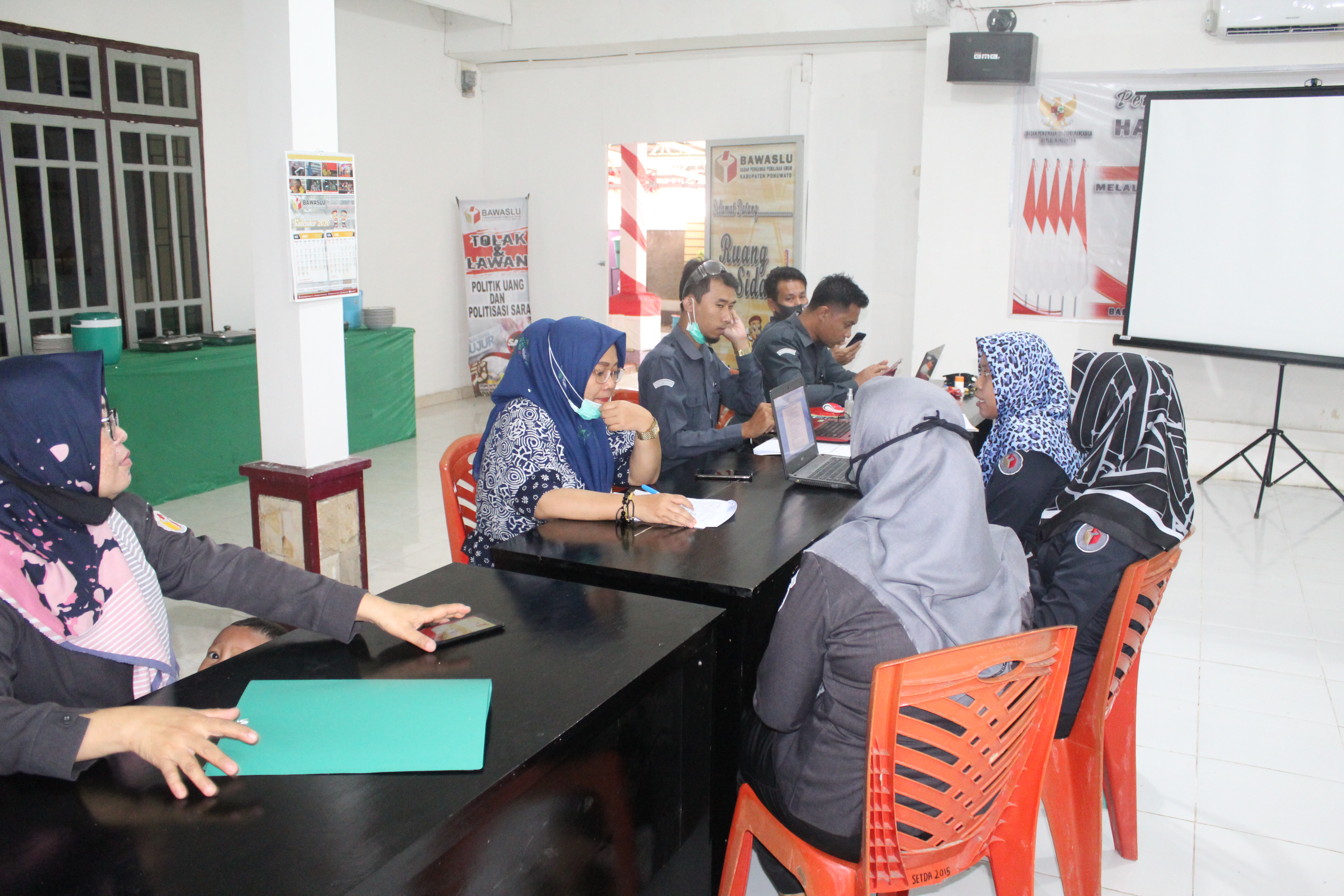 Bawaslu Kabupaten Pohuwato menerima kunjungan dari Bawaslu Provinsi Gorontalo, kegiatan kali ini mengenai Pengawasan Internal Pelaporan Keuangan (PIPK).