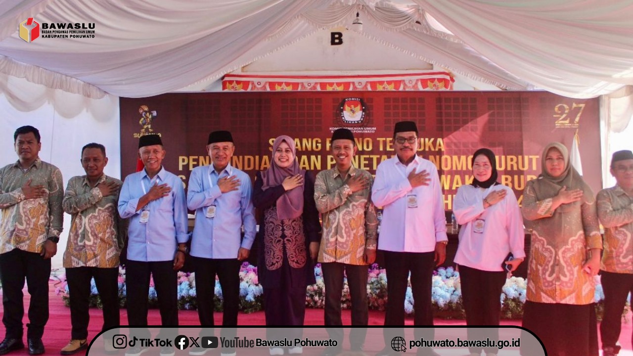 Foto Bersama Ketua Bawaslu Pohuwato, KPU Pohuwato dan Calon Bupati dan Wakil Bupati Kabupaten Pohuwato