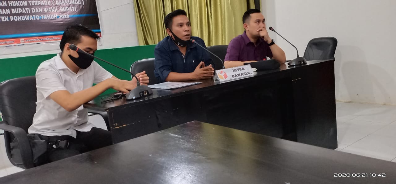 BAWASLU POHUWATO GELAR RAPAT KOORDINASI BERSAMA SENTRA PENEGAKKAN HUKUM TERPADU (GAKKUMDU)