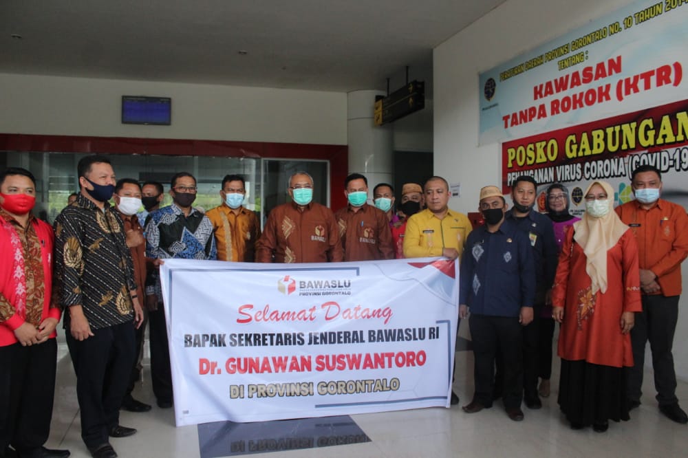 Bawaslu Pohuwato Ikut Sambut Kedatangan Sekjen Bawaslu Dalam Kunjungan Kerjanya Ke Provinsi Gorontalo