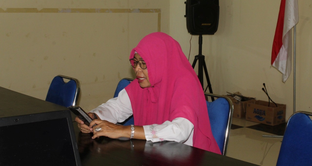 Rahmawaty bersama Pegawai Divisi SDM lakukan Perampungan Timeline Program