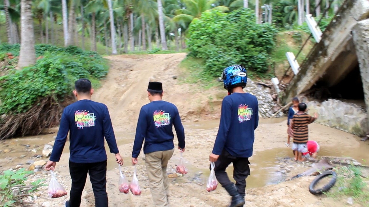 Rahmat Pastikan Penyerahan Daging Qurban kepada yang berhak