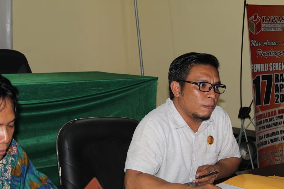 KETUA BAWASLU PIMPIN RAPAT EVALUASI PENGAWASAN TAHUN 2019