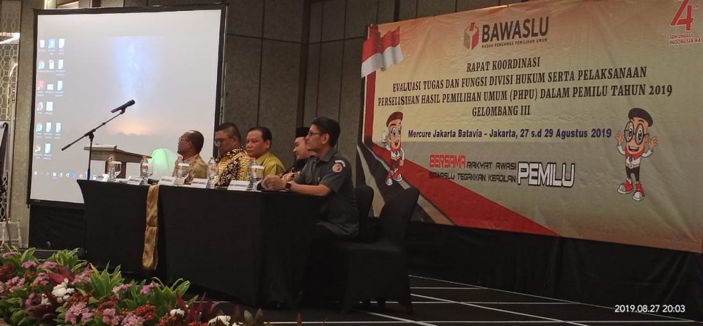 Ketua Bawaslu Kabupaten Pohuwato Hadiri Rapat Koordinasi Evaluasi Tugas dan Fungsi Divisi Hukum serta pelaksanaan Perselisihan Hasil Pemilihan Umum (PHPU) dalam Pemilu tahun 2019.