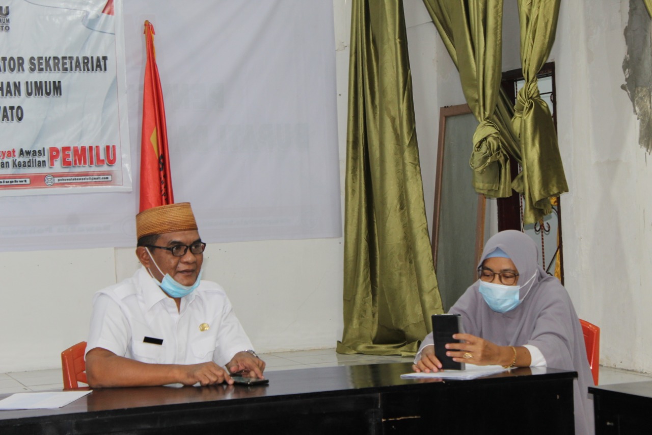 Ferdy Evaluasi Humas dan PPID Bawaslu Pohuwato.