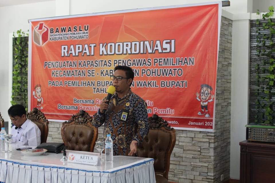 HARI KEDUA RAPAT KOORDINASI PENGUATAN KAPASITAS PENGAWAS PEMILIHAN KECAMATAN SE KABUPATEN POHUWATO PADA PEMILIHAN BUPATI DAN WAKIL BUPATI TAHUN 2020