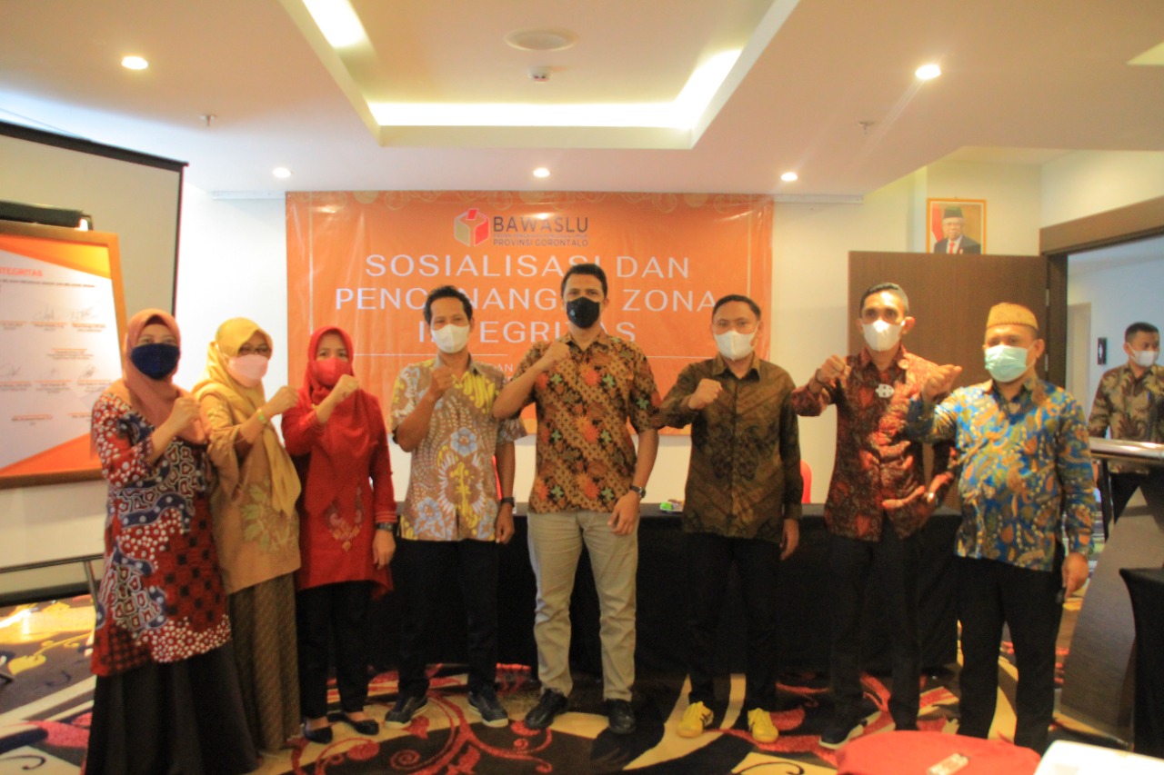 Demi Wujudkan Zona Integritas Bawaslu Kab. Pohuwato Ikuti Sosialisasi dan Pencanangan Zona Integritas
