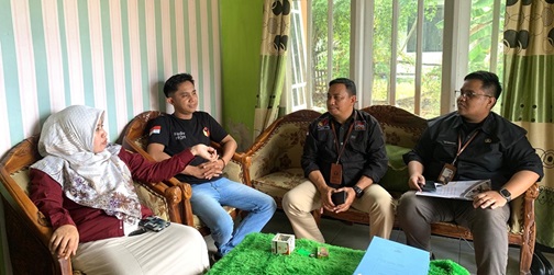 Ketua Bawaslu Kabupaten Pohuwato, Yolanda Harun, saat mendampingi Kabag Hukum, Penanganan Pelanggaran, dan Penyelesaian Sengketa Bawaslu Provinsi Gorontalo, Yusnandar Karim.