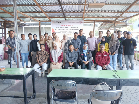 Foto Bersama Wascam, Pemateri External Ramlan, dan Peserta Sosialisasi/Organisasi Kepemudaan.