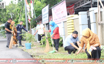 Jaga kebersihan lingkungan kantor, Bawaslu Pohuwato Gelar Jum'at Bersih
