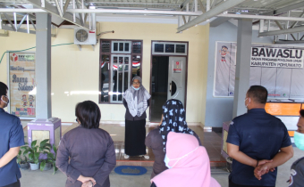 Rahmawaty WARNING Pegawai dilingkungan Bawaslu Pohuwato