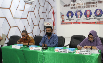 BAWASLU POHUWATO MELAKSANAKAN RAPAT EVALUASI PELAKSANAAN PENGAWASAN COKLIT BERSAMA KPU KABUPATEN POHUWATO