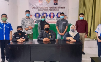 LAKUKAN RAPID TEST BAWASLU POHUWATO PASTIKAN JAJARANNYA  BEBAS COVID-19.