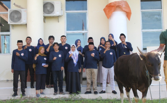 Momen Perayaan Hari Raya Idul Adha Bawaslu Pohuwato lakukan Penyembelihan Hewan