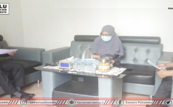 Bawaslu laksanakan Rapat Internal terkait Hasil Evaluasi dan Rekonsiliasi Dana Hibah Tahun 2021.