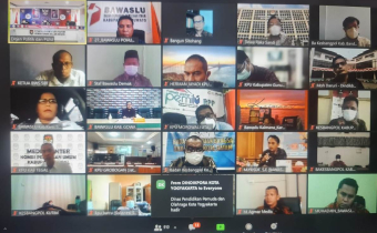 Ketua Bawaslu Pohuwato Ikuti Webinar dengan Tema Meningkatkan Partisipasi Masyarakat dalam Kehidupan Demokrasi
