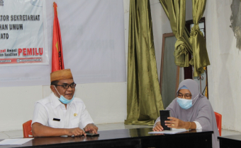 Ferdy Evaluasi Humas dan PPID Bawaslu Pohuwato.